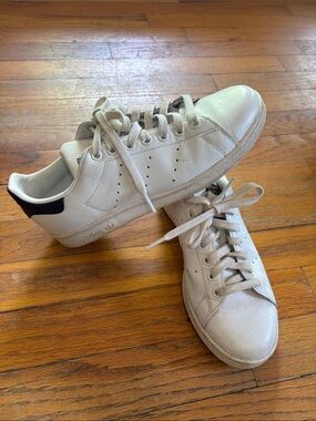 adidas White Low-Top Sneakers with Black Heel Tab Stan smith